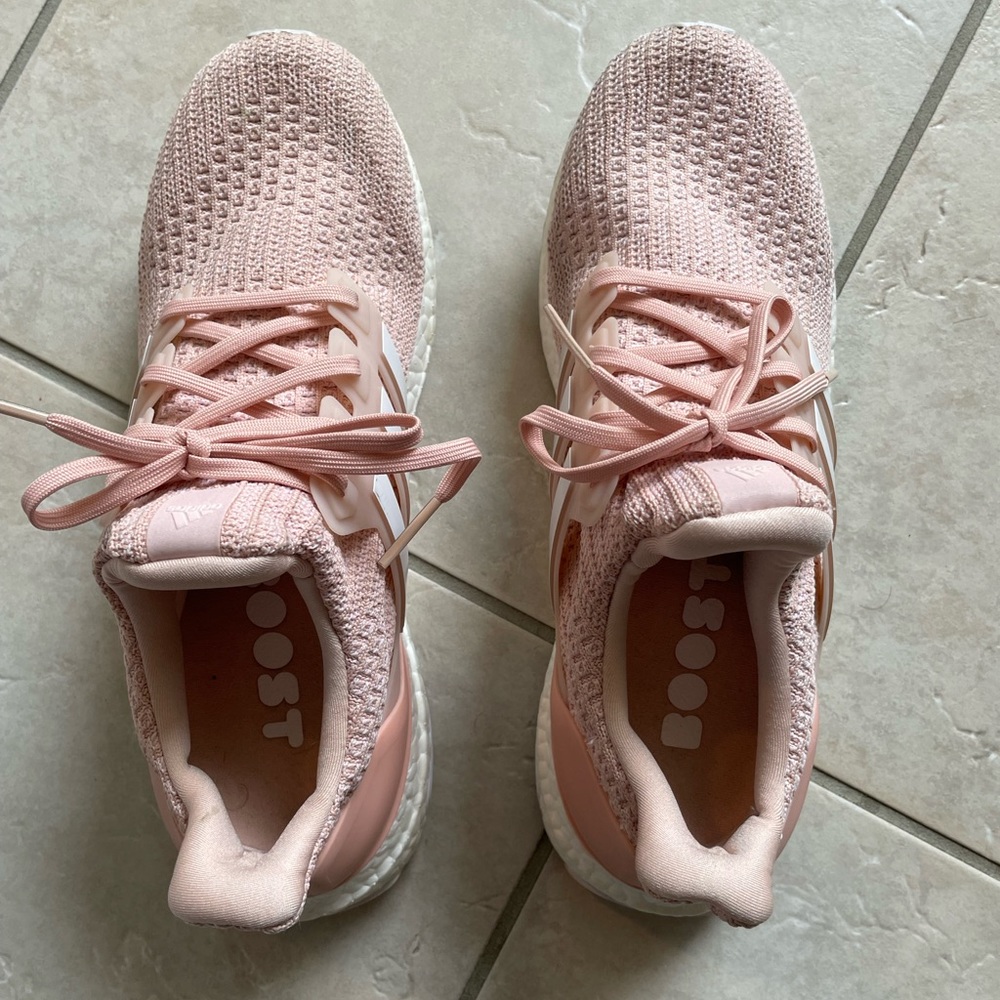 Adidas ultraboosts 22 size 9.5
